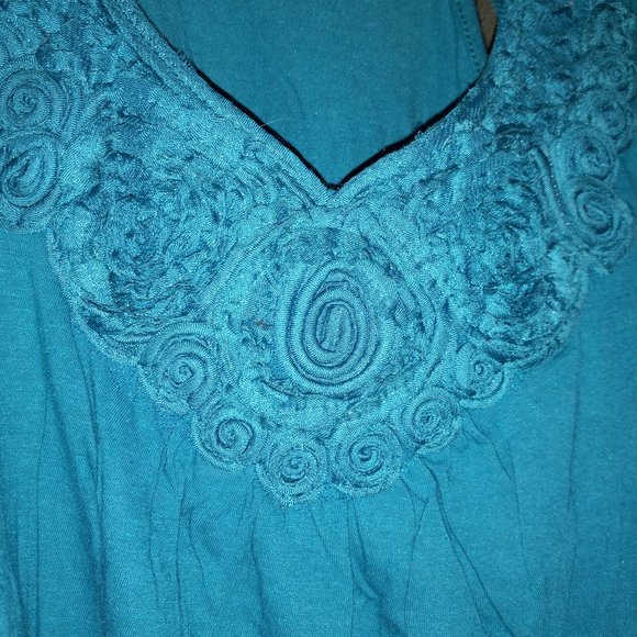 Turqouise Tank Top with 3D Rose Design - Picture 3 of 4